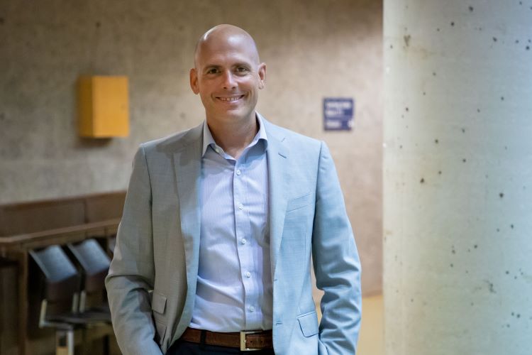 Brian Frank receives Engineers Canada Medal for Distinction in Engineering Education