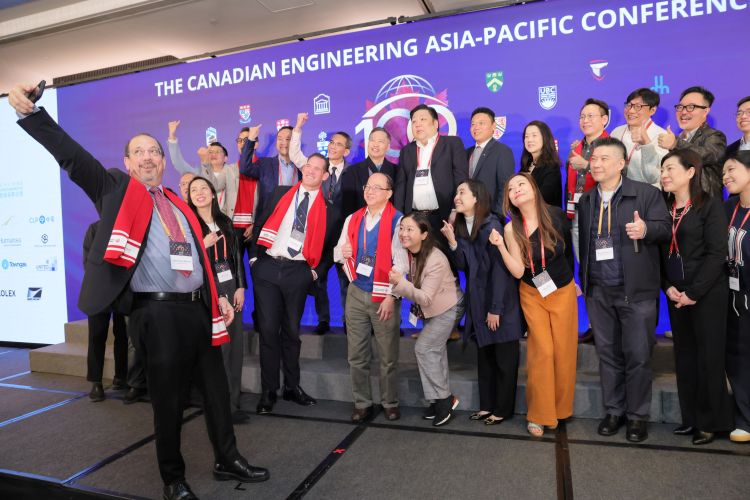 large group photo of delegation in China